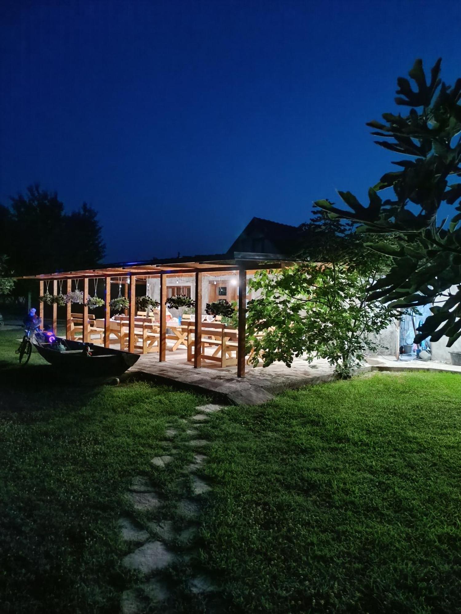 Balabani Local Stay Golubovci 外观 照片