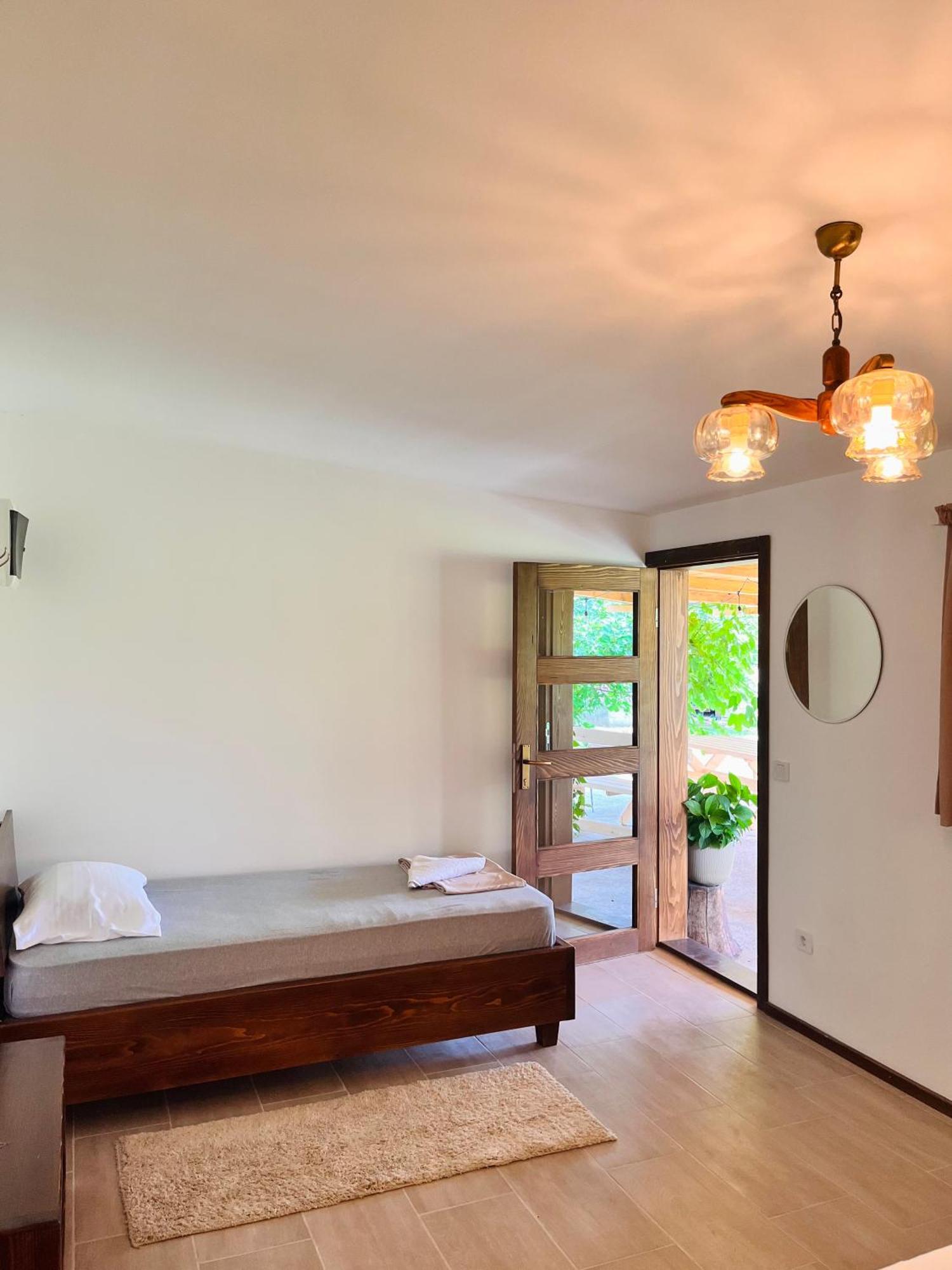 Balabani Local Stay Golubovci 外观 照片